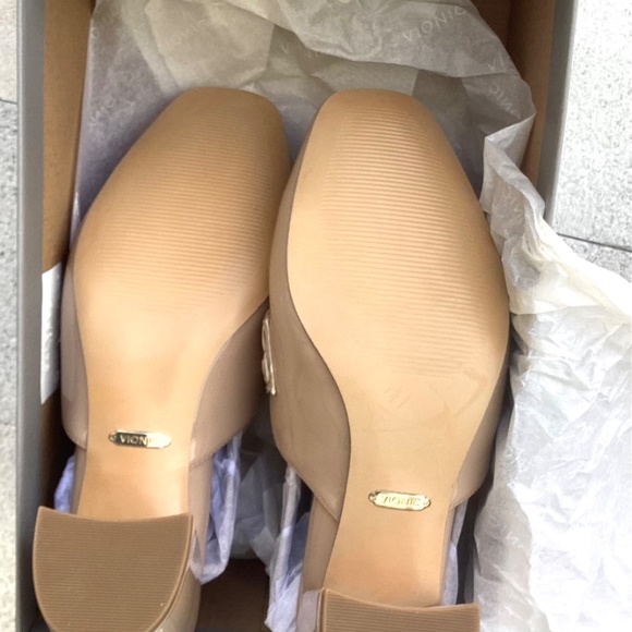 Vionic Shoes - Picture 2 of 3